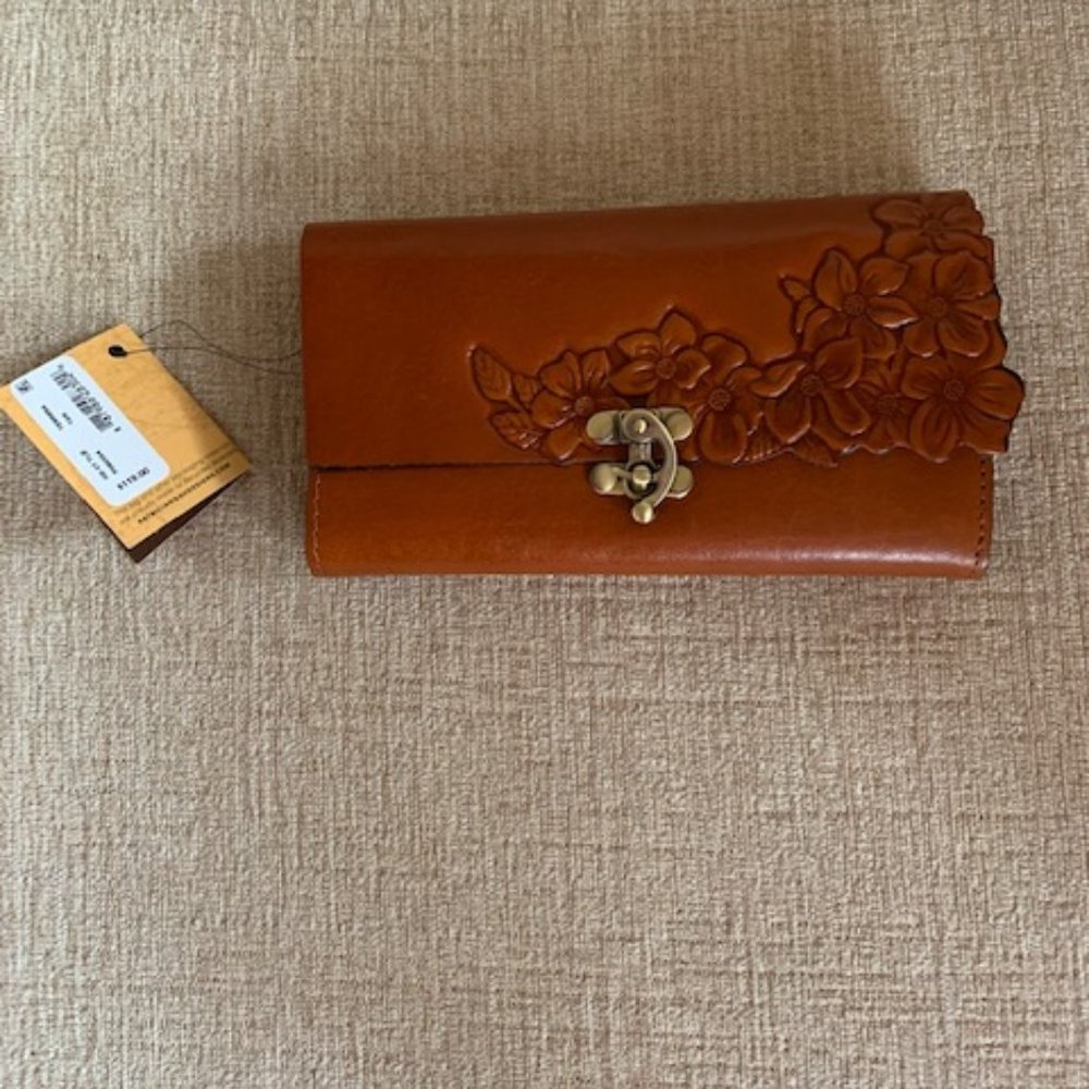 NWT Patricia Nash Terresa Trifold Wallet